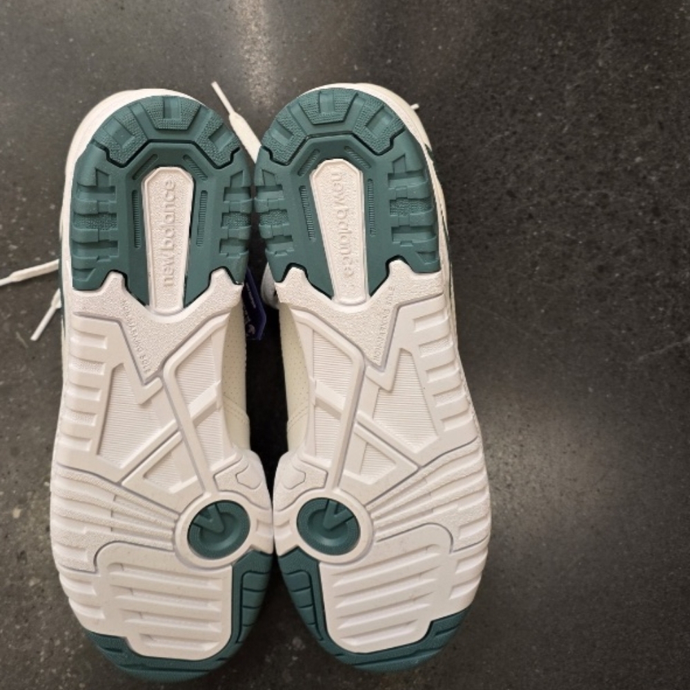 9.5 New Balance Women's 550 Basketball Shoes Walking Sneakers White Spruce - Picture 9 of 9